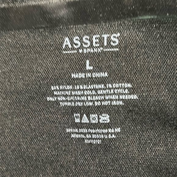 NWT ASSETS by Spanx Shaping High Waisted Short Black Sz Largr - Picture 6 of 8